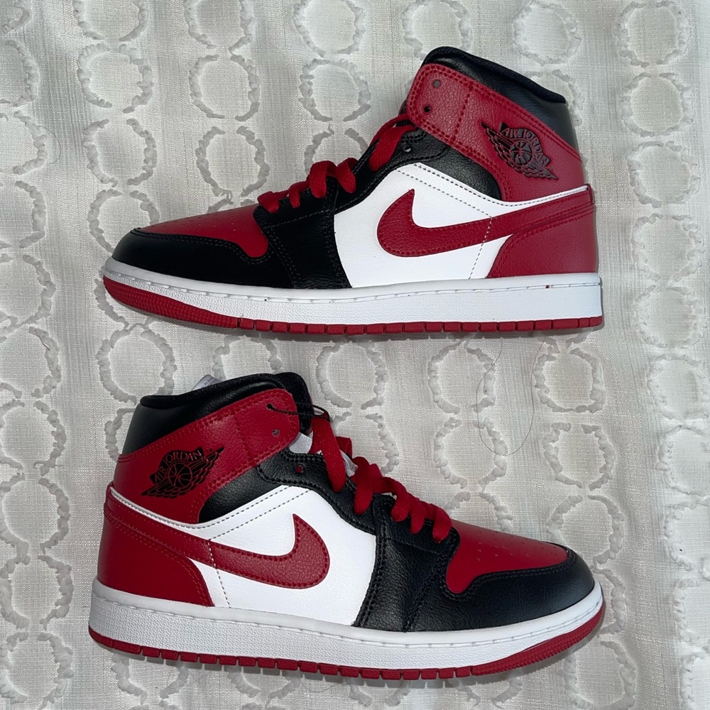 Women’s Air Jordan 1 Mid Shoes